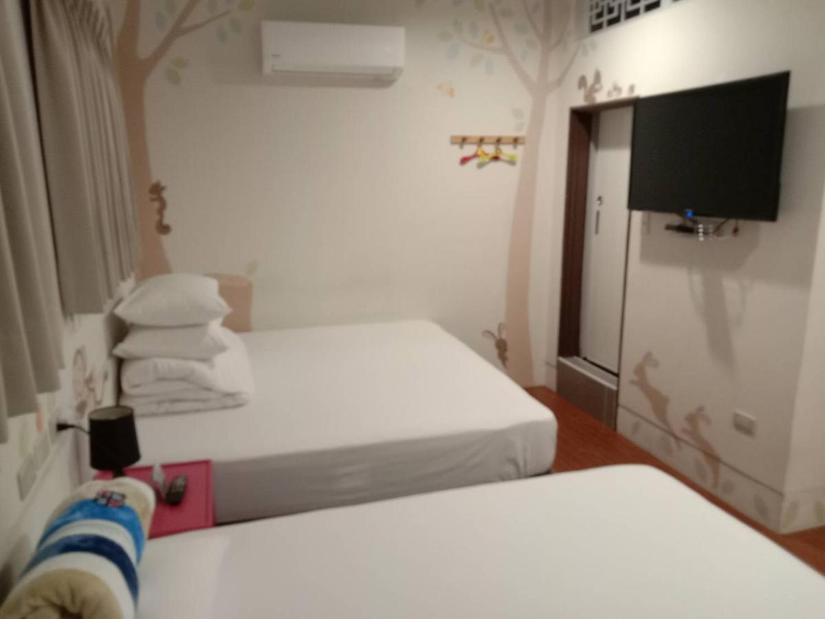 Temple Side Hostel Tainan Exterior photo