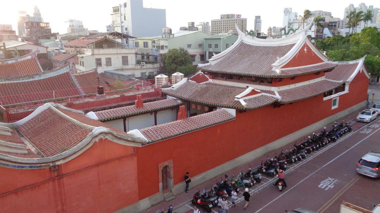 Temple Side Hostel Tainan Exterior photo