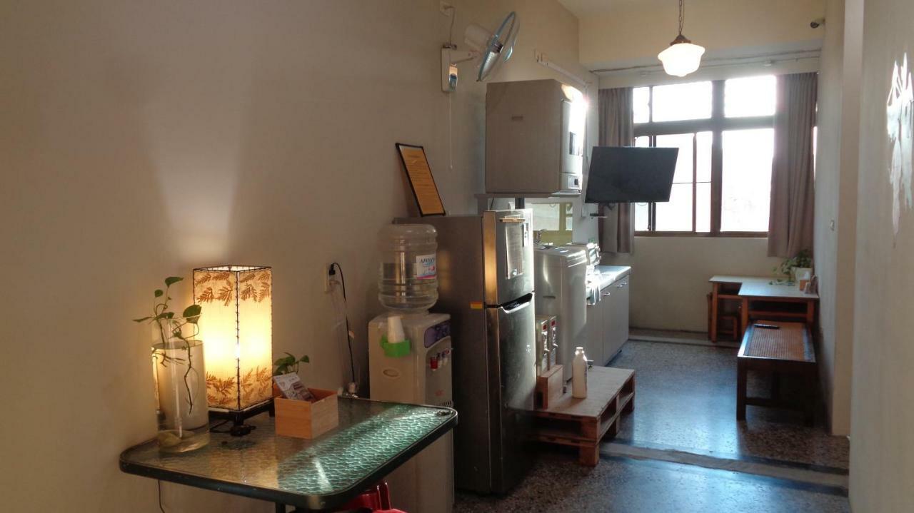 Temple Side Hostel Tainan Exterior photo