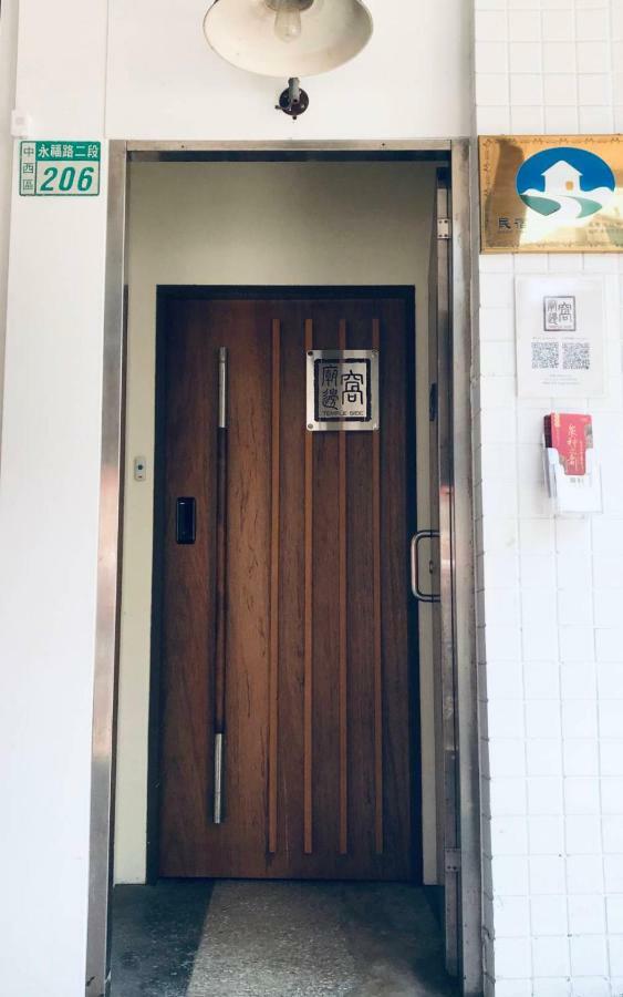 Temple Side Hostel Tainan Exterior photo