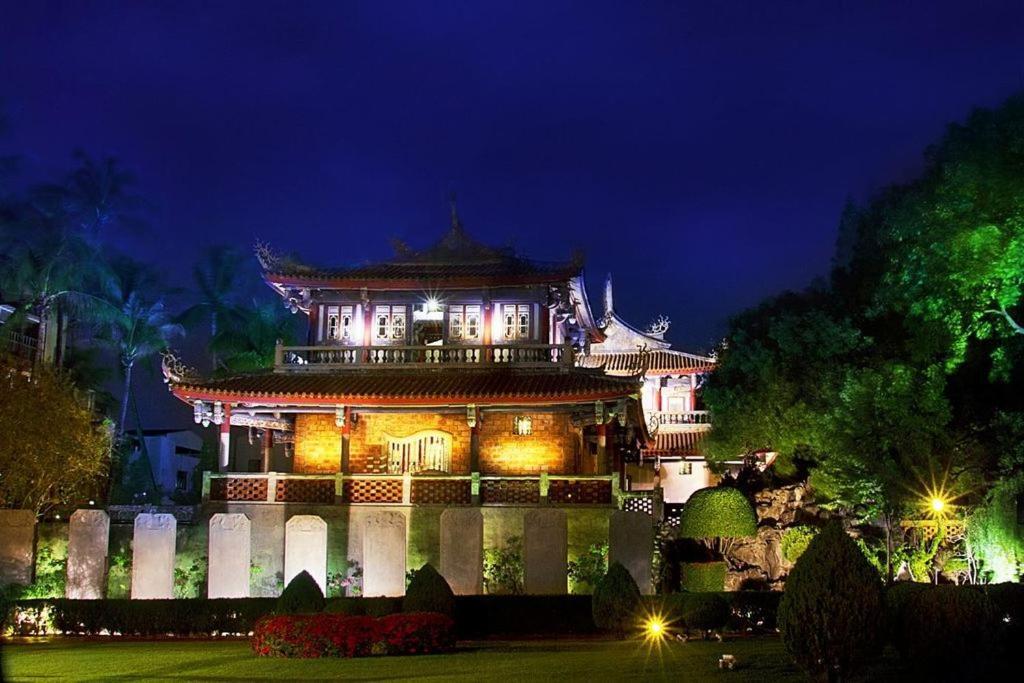 Temple Side Hostel Tainan Exterior photo